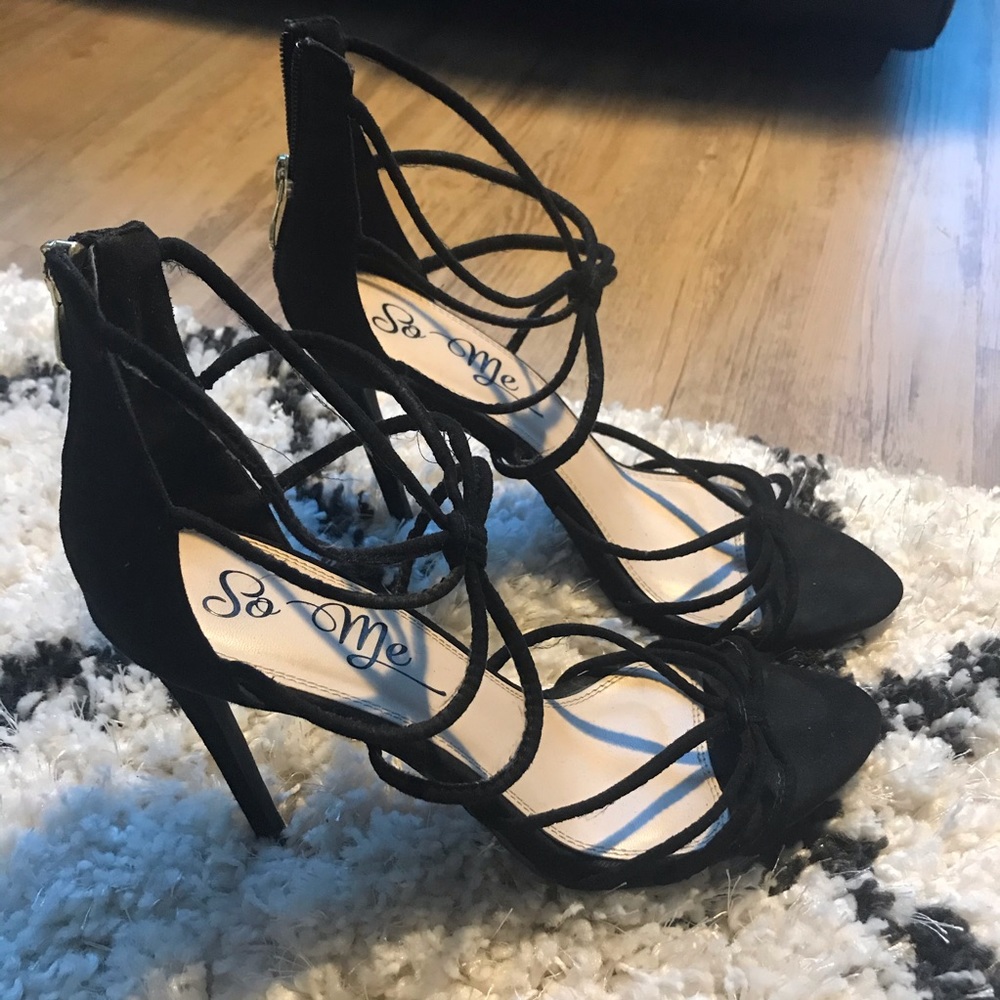 Trendy black stilettos- bundle to get money off!!
